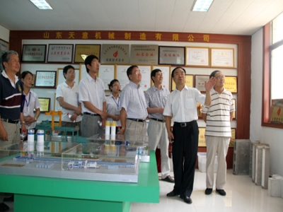 2012.7.28日山東天意兩項(xiàng)科技成果鑒定順利通過，北京領(lǐng)導(dǎo)專家，到我公司參觀指導(dǎo)