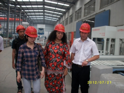 2012.7.21日坦桑尼亞總統(tǒng)夫人來我公司參觀指導(dǎo)、洽談合作