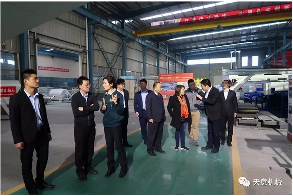 碧桂園集團(tuán)副總裁兼采購(gòu)中心總經(jīng)理?xiàng)铥惻d一行蒞臨天意參觀(guān)考察 碧桂園集團(tuán)副總裁兼采購(gòu)中心總經(jīng)理?xiàng)铥惻d一行蒞臨天意參觀(guān)考察