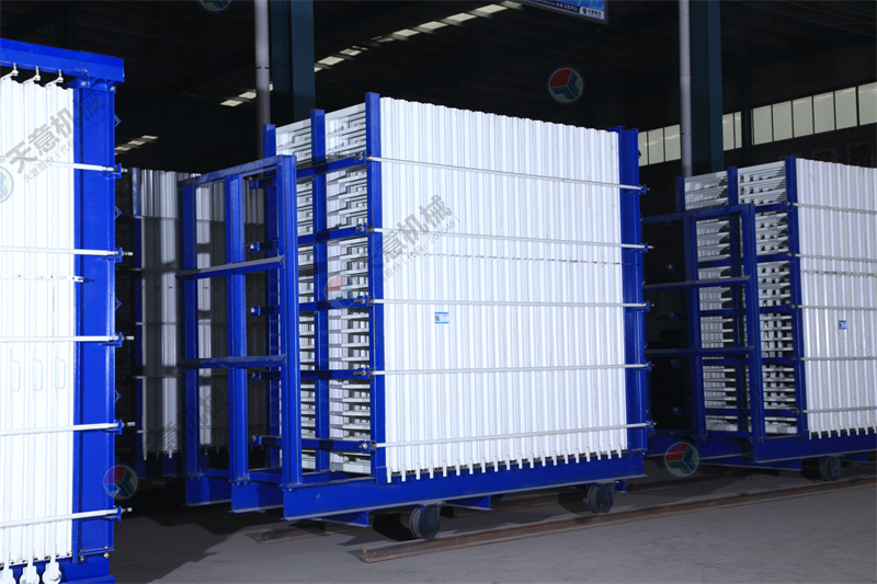 一次成型40塊板的復(fù)合墻板機(jī)，究竟有多好？